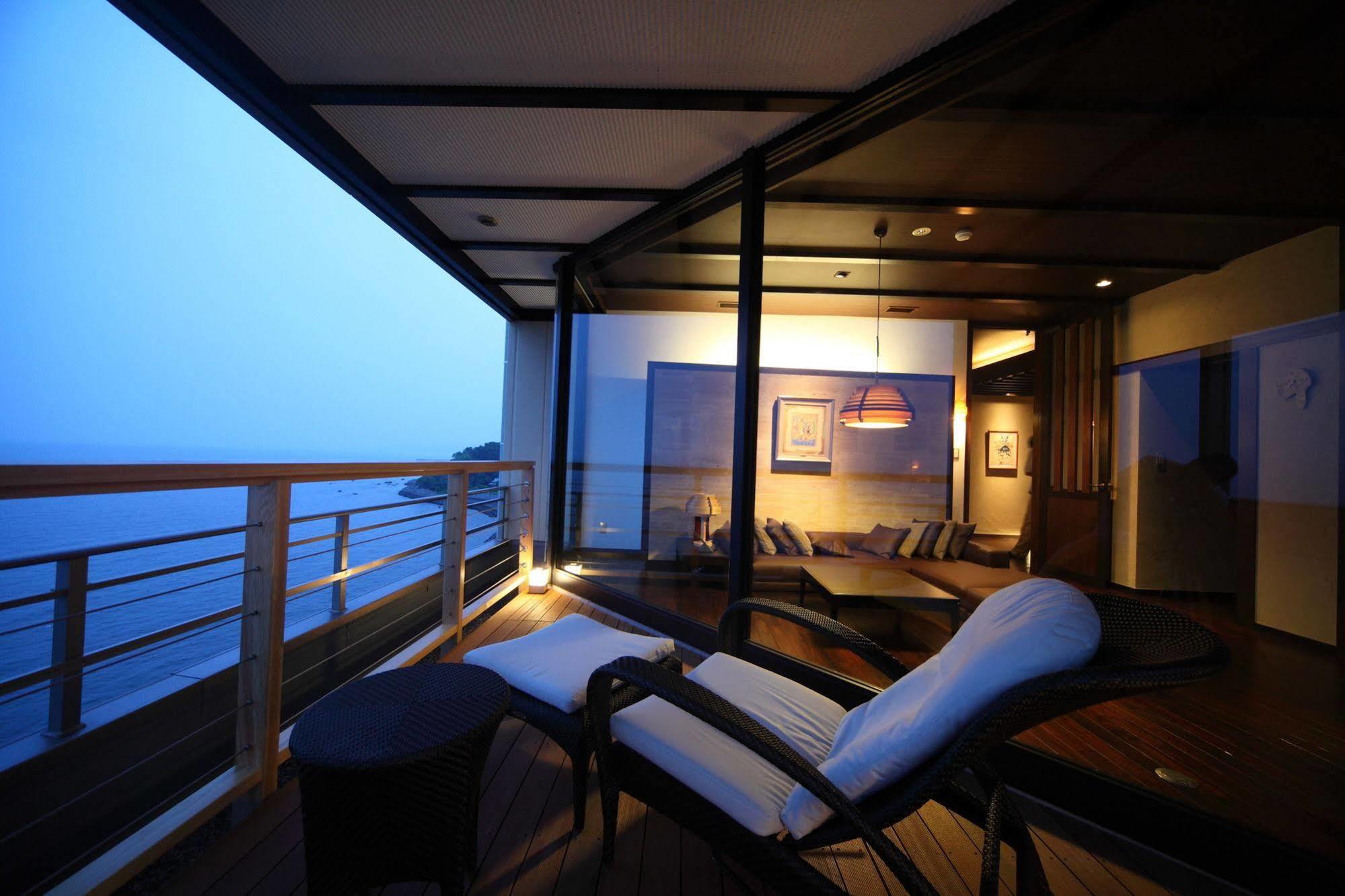 Amane Resort Seikai Beppu Exteriér fotografie The balcony of a suite on the World Voyager